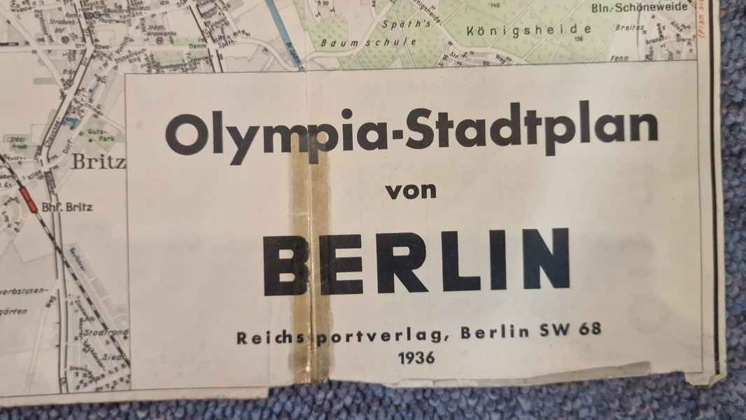 Original
Olympia-Stadtplan von BERLIN
Reichs portverlag, Berlin SW 68
1936