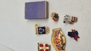 Samling diverse pins 
