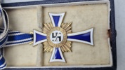 Originalt tysk Mutterkreuz 1.kl med æske og Hersteller