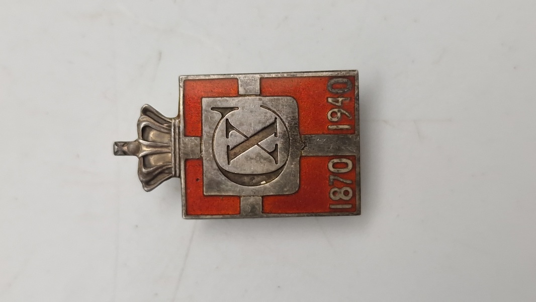 Originalt Georg Jensen kongemærke - sterlingsølv og emalje