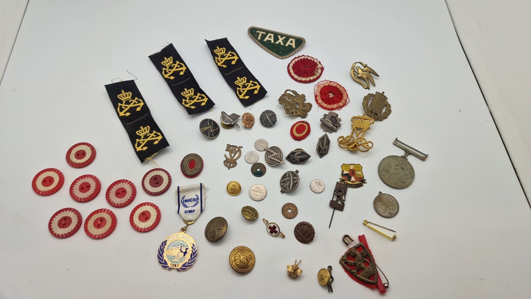 Samling pins og mærker