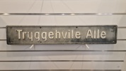 Stort vejskilt - Tryggehvile Allé