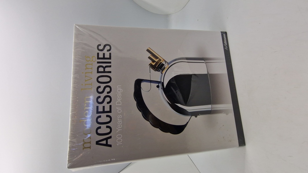 modern living
ACCESSORIES
100 Years of Design - uåbent