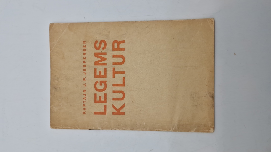 KAPTAJN J. P. JESPERSEN
LEGEMS KULTUR