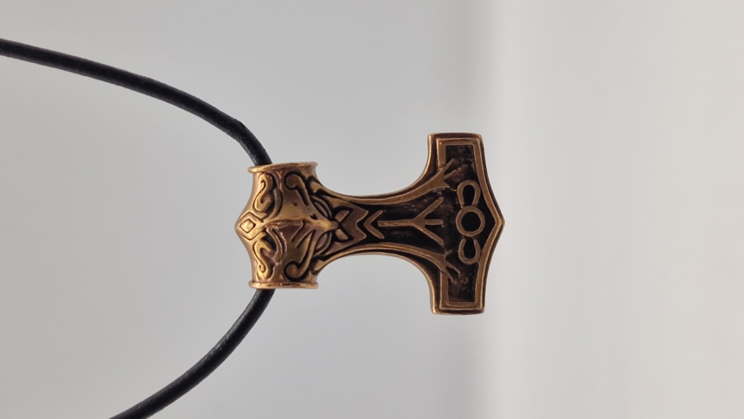 Halskæde med vedhæng af Thors hammer