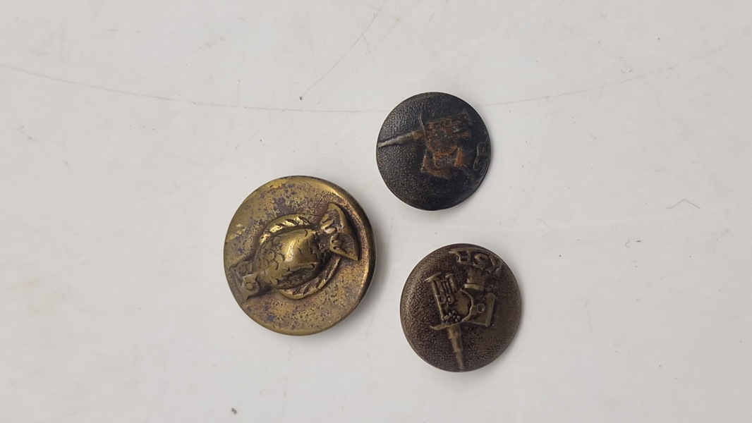 Samling knapper, bl.a. Akademisk Skyttekorps 
