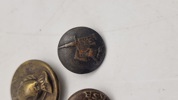 Samling knapper, bl.a. Akademisk Skyttekorps 