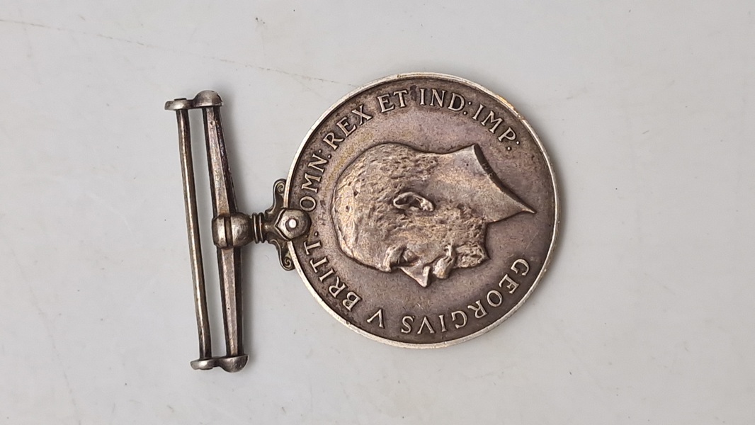Original Britisk Krigsmedalje (British War Medal), en kampagnemedalje fra Storbritannien, der blev tildelt for tjeneste i Første Verdenskrig - Navngiven 