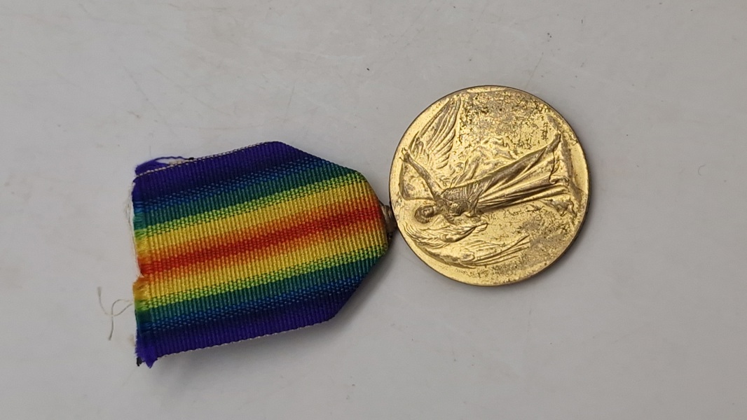 Original Victory Medal fra Første Verdenskrig. Denne medalje blev oprindeligt oprettet i 1919 og tildelt militært personel af de allierede nationer - Navngiven 
