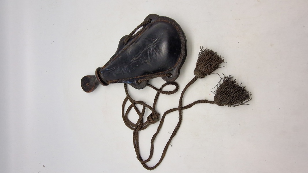 Ældre originalt krudthorn 