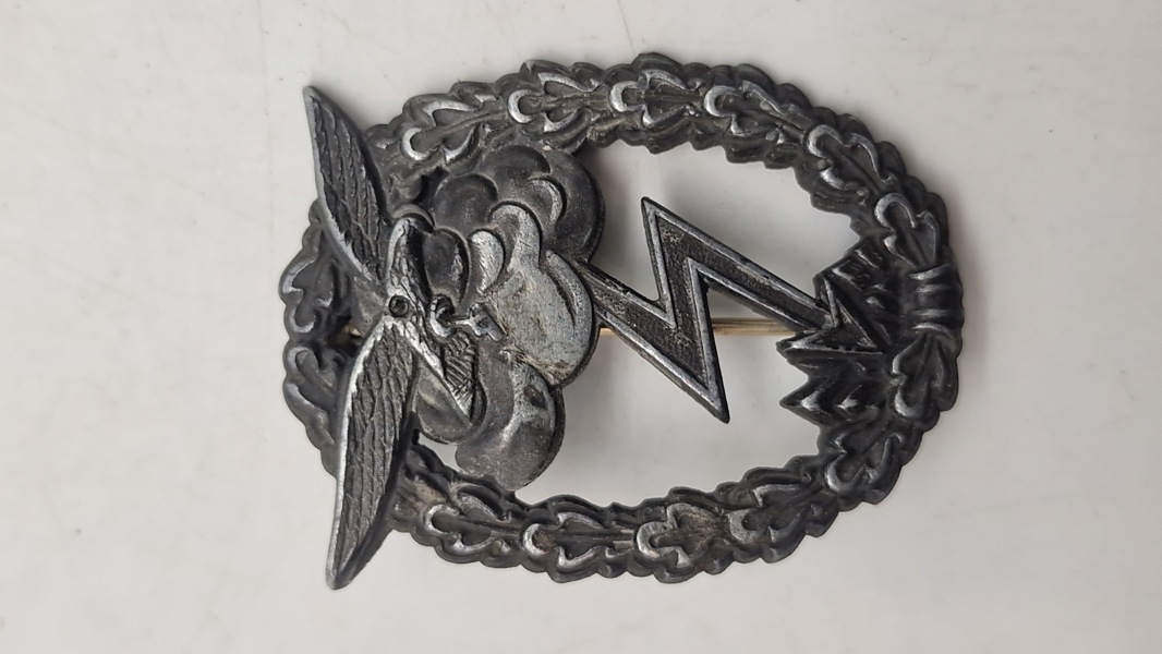 Originalt  "Erdkampfabzeichen der Luftwaffe" - afnazificeret 