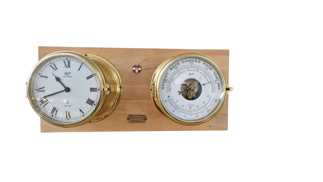 Barometer og ur opsat på plade, og anvendt i Marineforeningen 