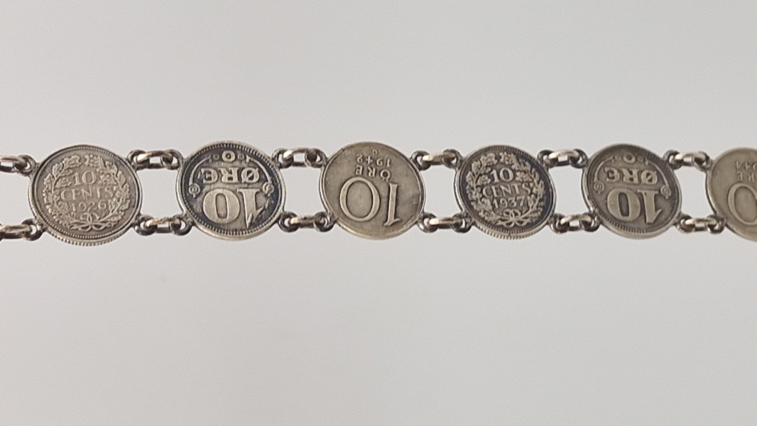 Armbånd lavet af originale sølvmønter 