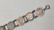 Armbånd lavet af originale sølvmønter 