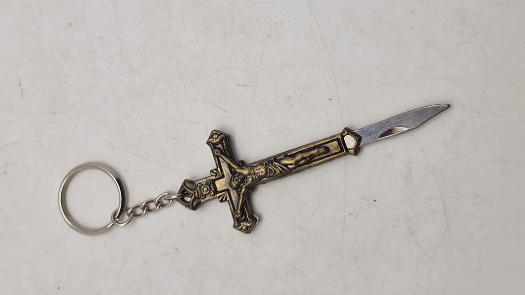 Kors med lommekniv i enden (nøglering) 