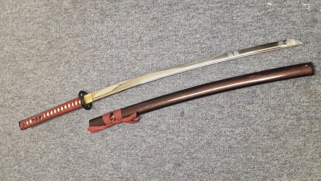 Nyere veludført Katana, med skarp klinge 