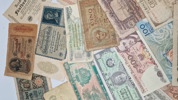 Stor samling pengesedler 
