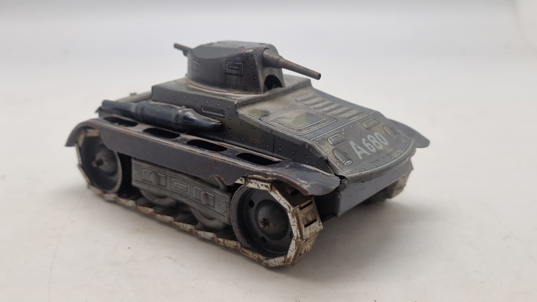 Ældre legetøjs kampvogn 