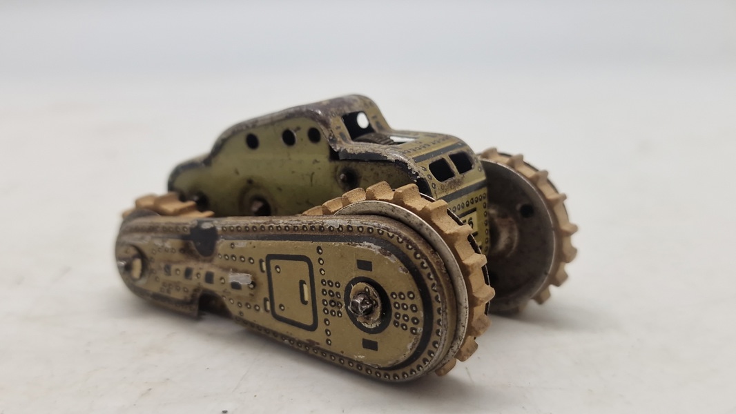 Ældre legetøjs kampvogn 