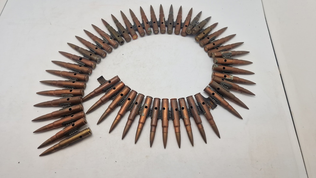 MG 42 Samling originale deaktiverede 8X57JS patroner i bælte, ww2