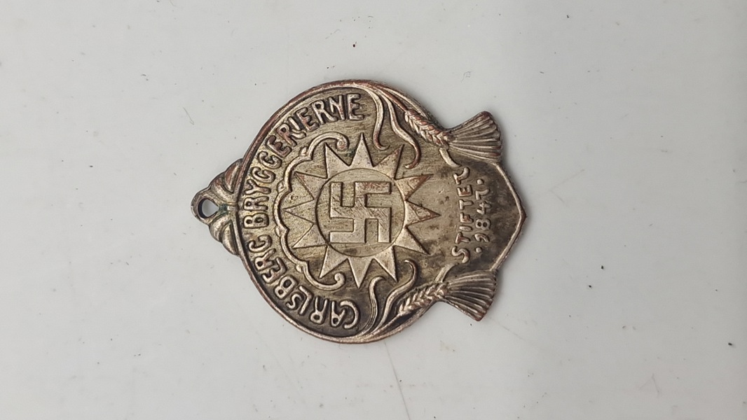 Carlsberg medalje med elefant porten