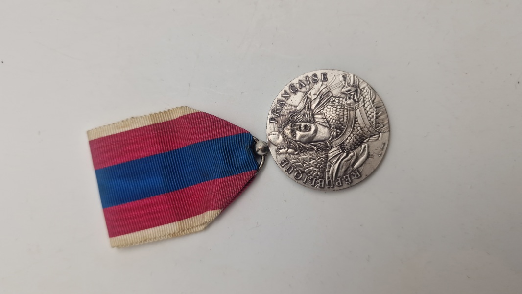 Original fransk forsvarsmedalje (Médaille de la Défense nationale)