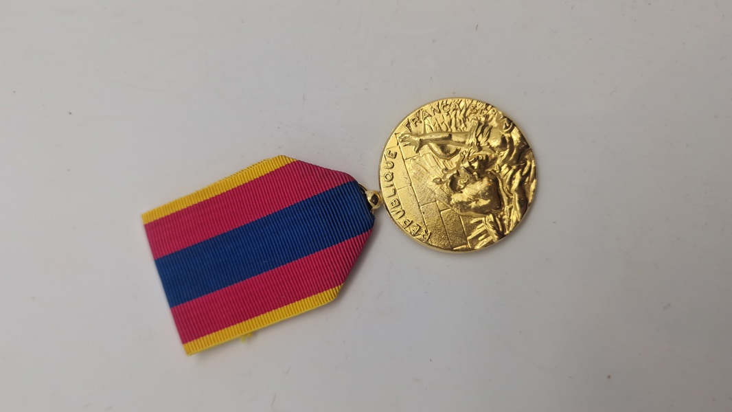 Original fransk nationale forsvarsmedalje (Médaille de la Défense nationale)