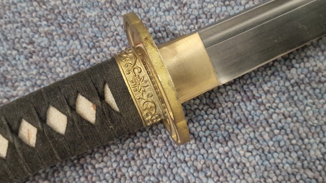 Veludført japansk katana med Damaskus klinge  