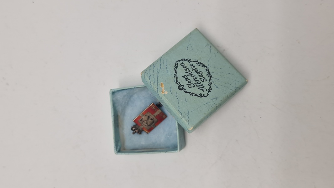 Originalt Georg Jensen kongemærke, sterlingsølv og emalje 