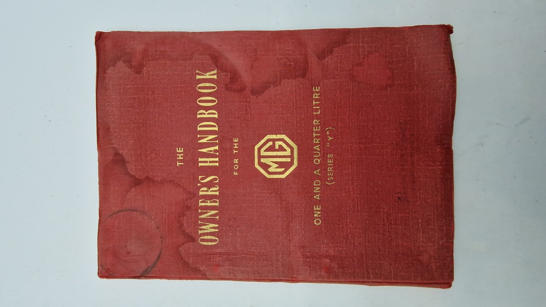 original instruktionsbog for en MG "One and a Quarter Litre" (Series "Y"). 