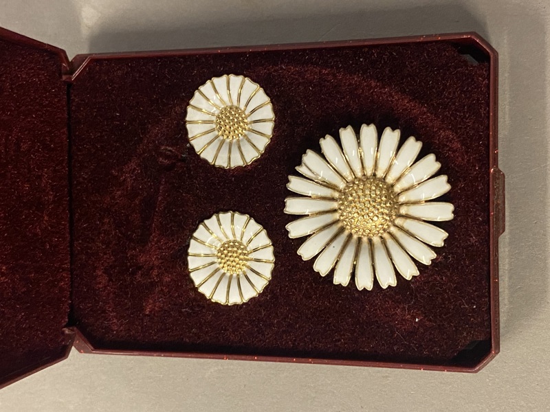 Originalt Georg Jensen “marguerit” sæt af sterlingsølv - bemærk brochen er i 1941