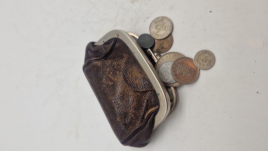 Pung med samling mønter
