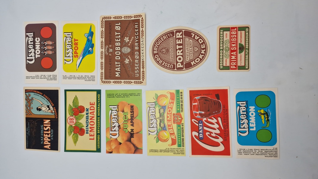 Samling etiketter Usserød