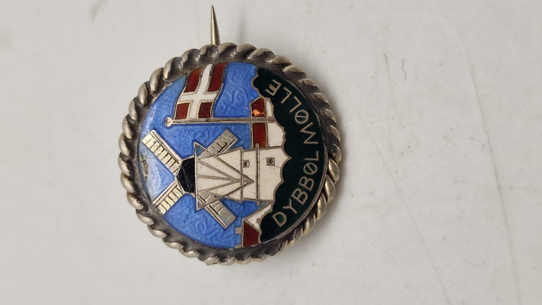 Broche 830 sølv med Dybbøl mølle