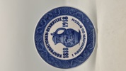 Original erindringsplade fra Royal Copenhagen, der blev udgivet i 1918 i anledning af 100-års jubilæet for Korporationen af Beværtere i København og Omegn
