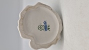 Original porcelænsfigur fra Royal Copenhagen, der forestiller en pige i amagerdragt, kendt som "Amagerpige"