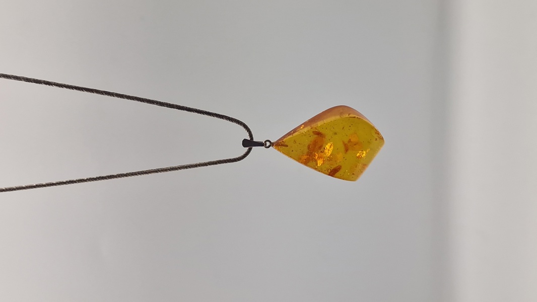 Sølvkæde, 925 sterlingsølv  med rav vedhæng 