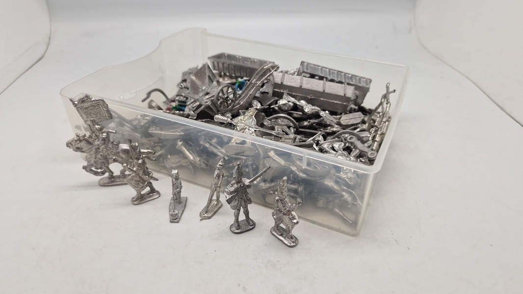 Samling tinsoldater mm.