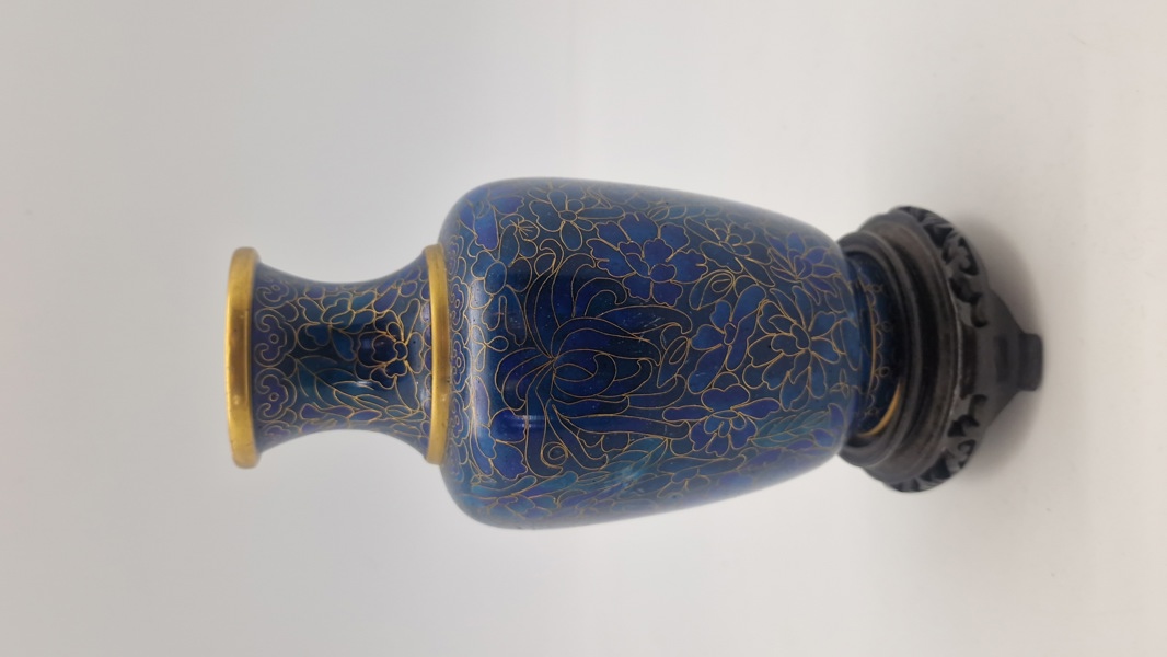 Kinesisk Cloisonne vase med fod