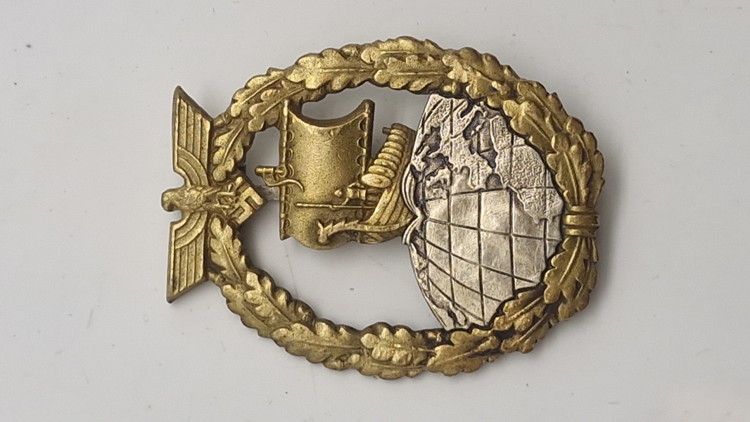Originalt  Kriegsmarine.  Auxiliary Cruiser Badge,(Kriegsabzeichen für Hilfskreuzer) By C. E. Juncker