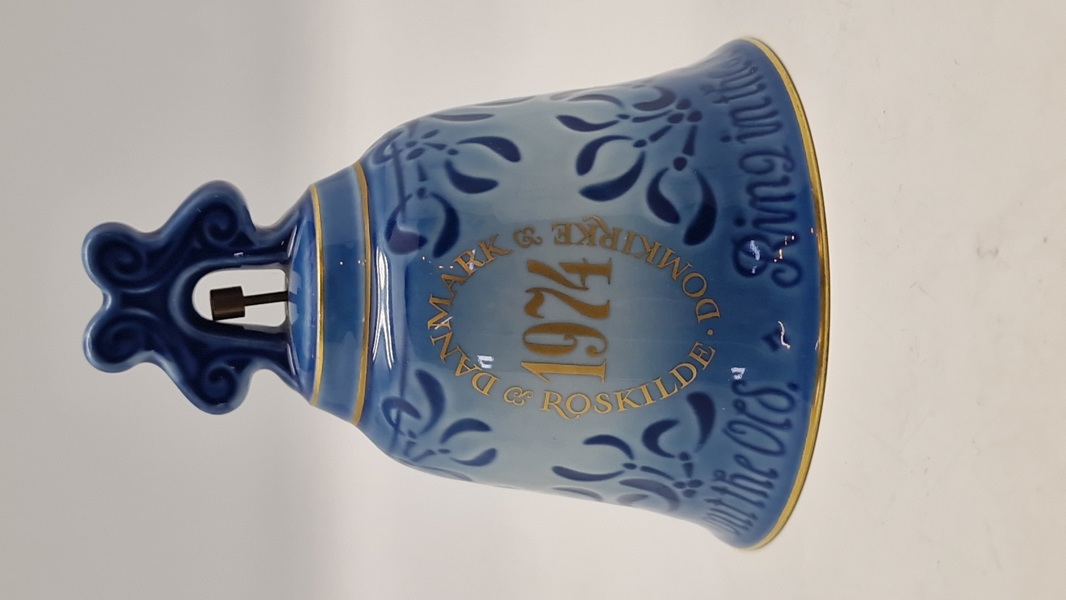 Bing & Grøndahls årsklokke fra 1974. Den er den første i en serie af årsklokker, som blev udgivet fra 1974 til 1987