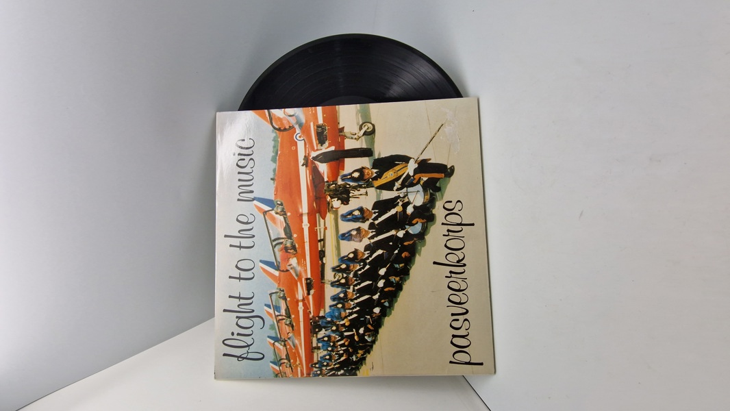 vinylplade "Flight to the music" af det hollandske tamburkorps Pasveerkorps.