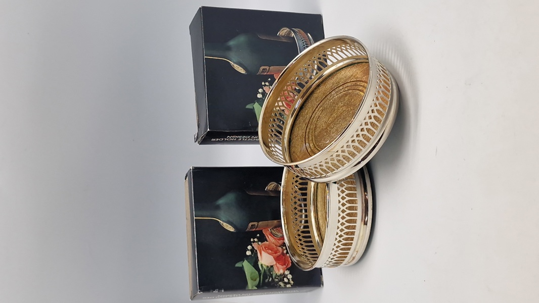 Vinbakker med æsker. Nysølv