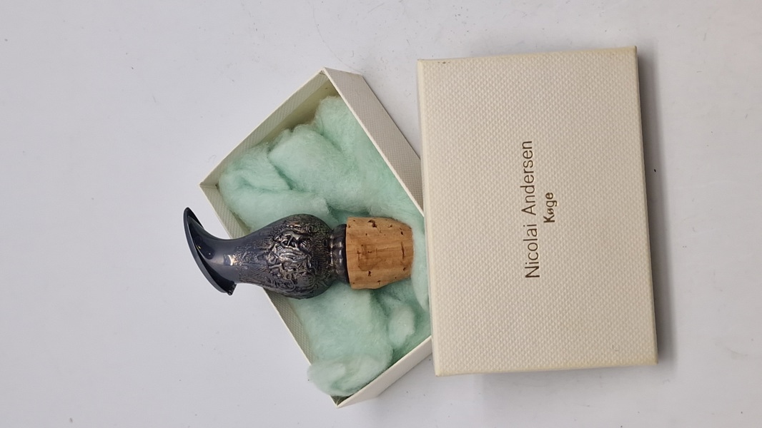 Skænkeprop, nysølv. Med æske