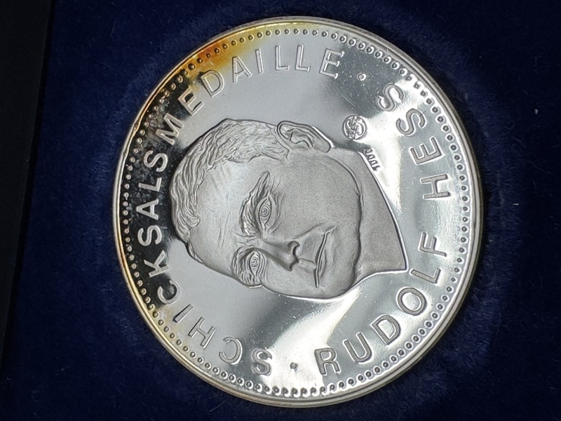 erindringsmønt med et portræt af Rudolf Hess. 25 gram rent Sølv