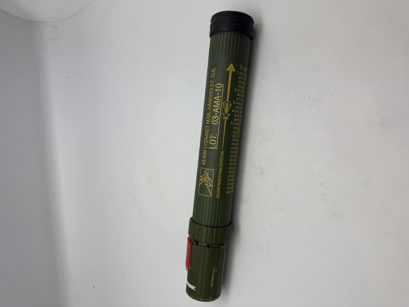 Originalt rør fra 40 mm håndholdt lysraket M/05 - deaktiveret