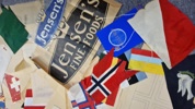 Samling bordflag flag, bannere mm. fra nedlagt Dansk flagfabrik 