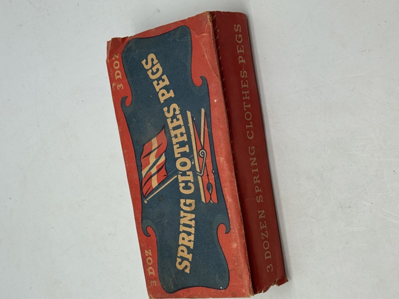 Ældre pakke danske tøjklemmer