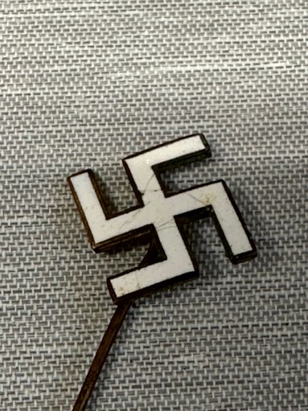 Original Dansk D.N.S.A.P pin, hvid emalje 