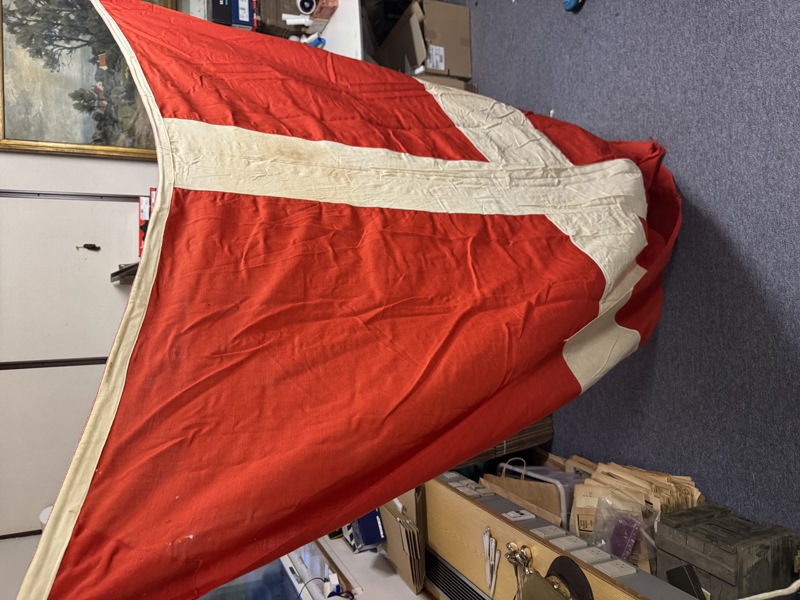 Kæmpe dannebrogsflag fra tiden omkring 2.verdenskrig
